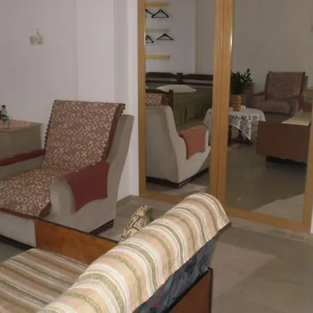 Διαμέρισμα Garden House *