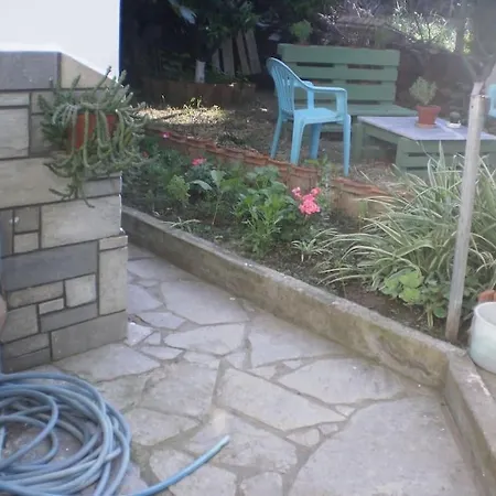 Διαμέρισμα Garden House *